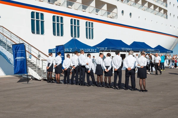 Online Course Certified Cruise Ship Staff (Hospitality Services)